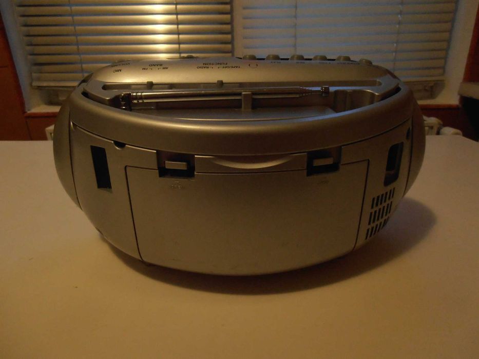 Vand radiocasetofoane