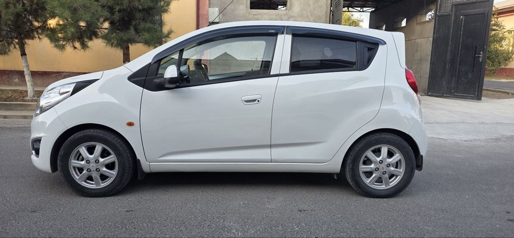 Chevrolet Spark sotiladi.