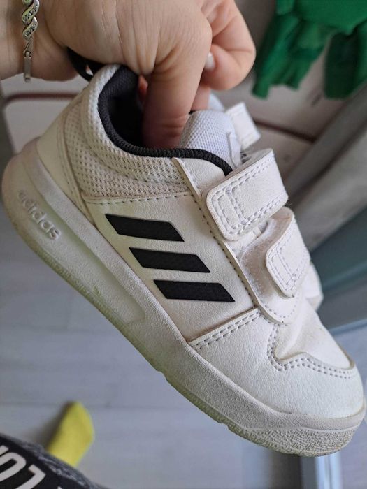 Маратонки адидас