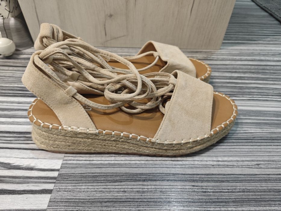 Дамски сандали на платформа