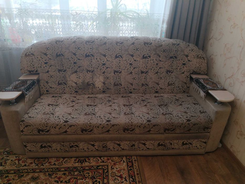 Диван и одно кресло