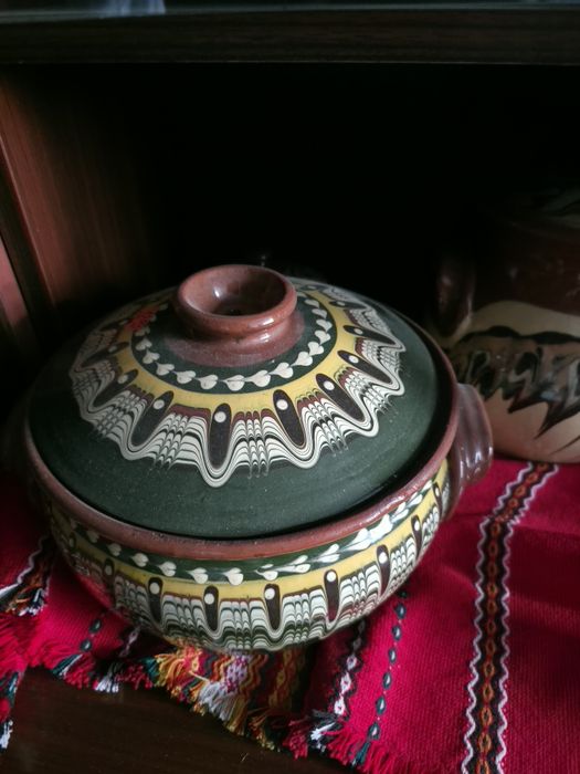 Тракийска керамика ,медени съдове и дървен сервиз