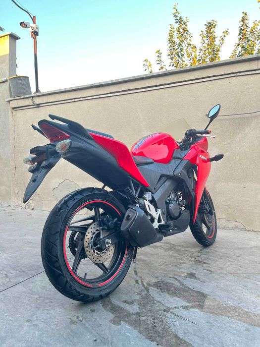 Honda CBR 125R 2014 / 14000 km / Rosu