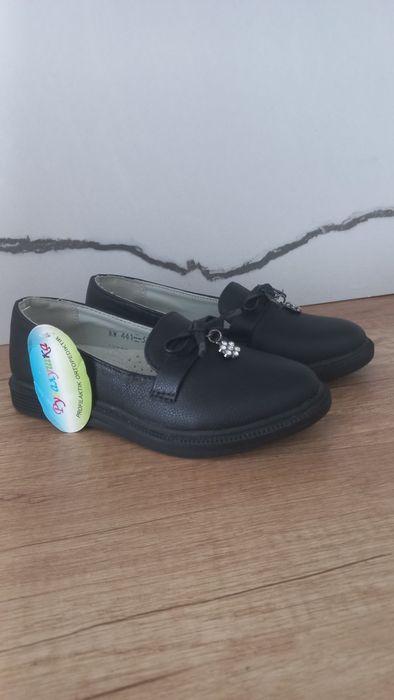 Продам обувь на девочку