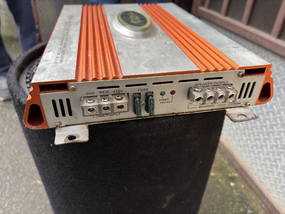 Vând tub de bass JBL 1000 W