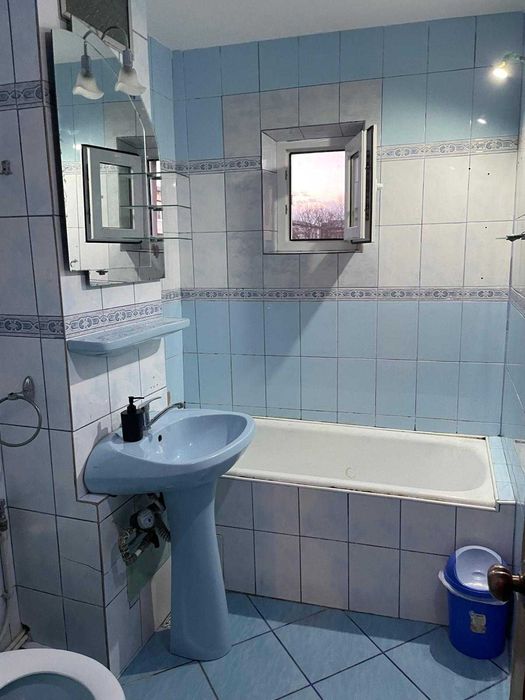 Închiriez apartament cu 2 camere decomandat