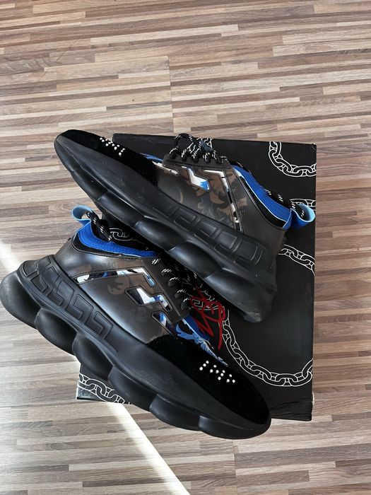 Versace chain reaction