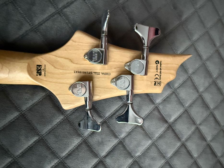 Bass ESP short-scale B-4JR (an 2019) Doze EMG Passive Stare Excelentă