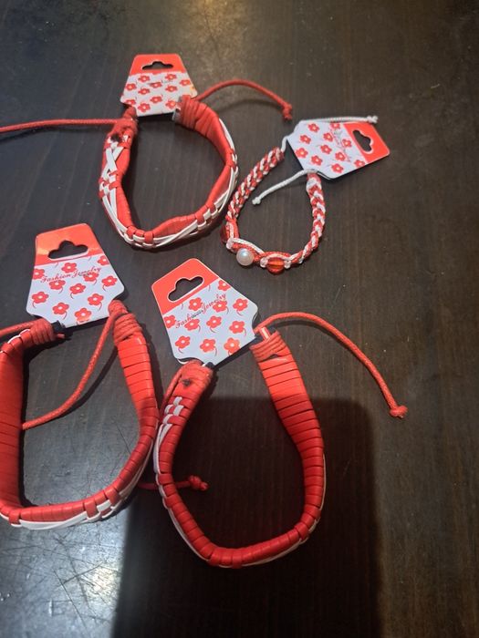 Продавам мартеници