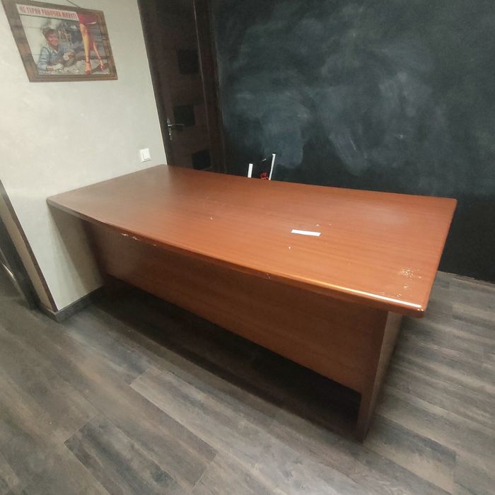 Холодильник, кровать, матрац, стол