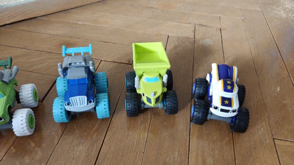 6 бр. колички от "Пламъчко и машините" (Blaze and the Monster Machine