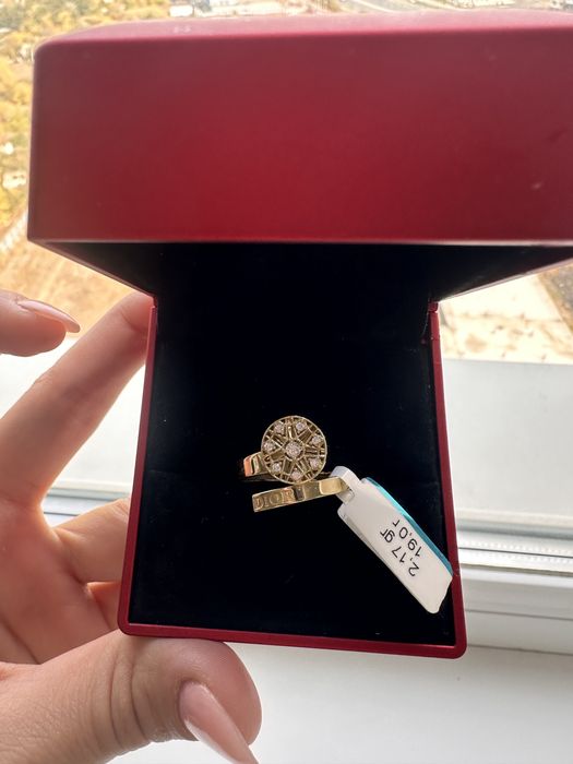 Золотое кольцо Dior