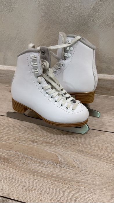 Продам фигурные коньки Jackson, размер 29