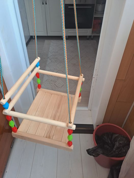Продам качелю детскую