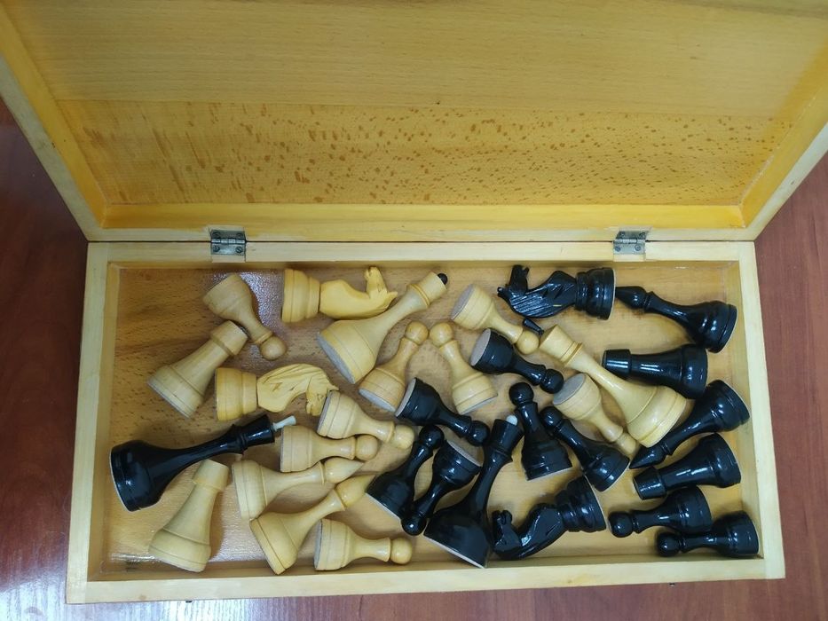 Продаются советские шахматы