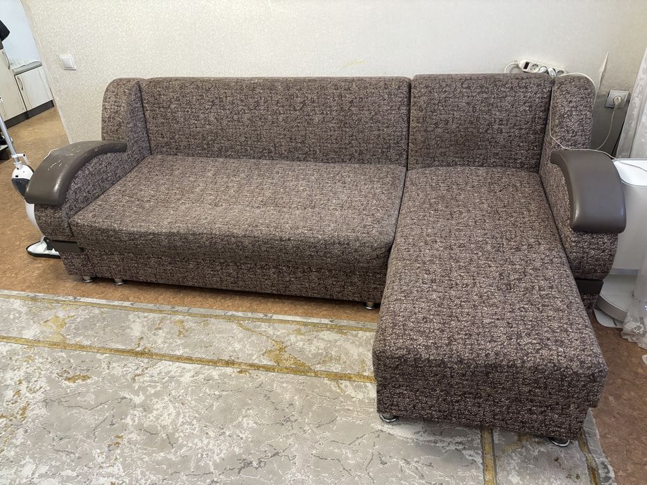 Продам диван угловой
