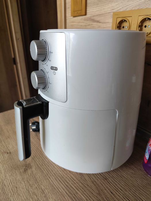 Продава почти нов AIR FRIER.