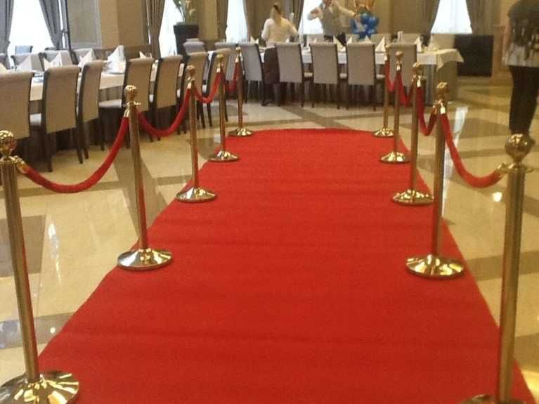 Ограничительные стойки, президентские стойки в любом количестве.