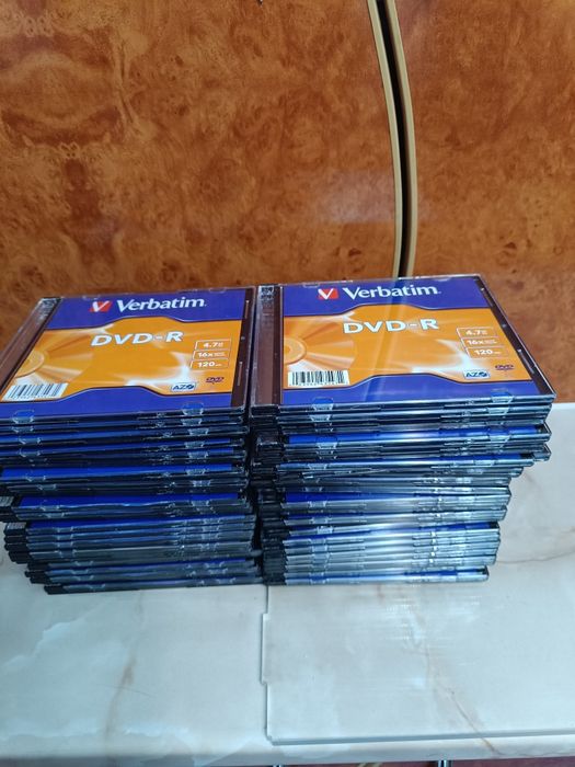 Vând carcase cake box cd/dvd