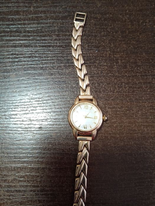 Продам часы женские