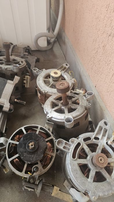 Vând motoare electrice
