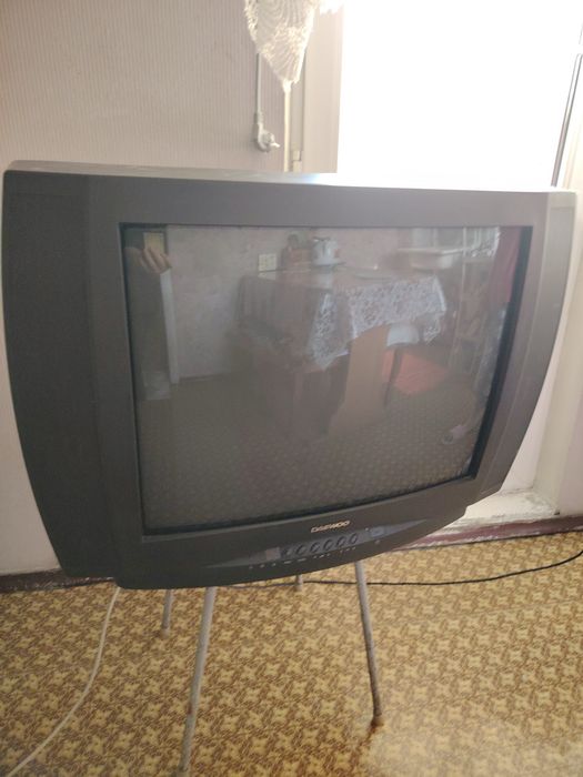 Телевизор отдам даром