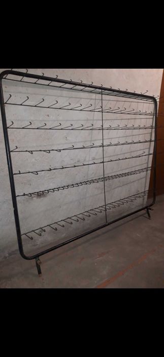 Стелажи за мартеници