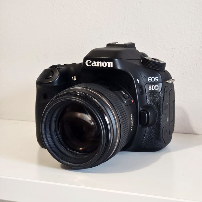 KIT Canon 80D + Canon EF 85mm f/1.8 USM – stare impecabilă