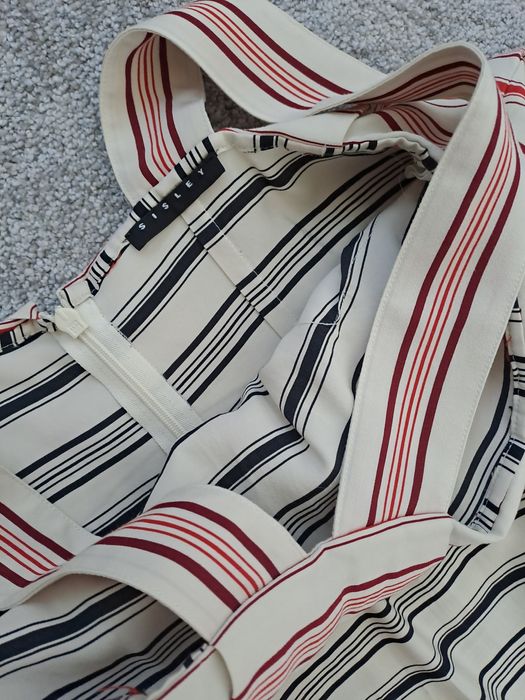 Ted Baker, Sisley рокли