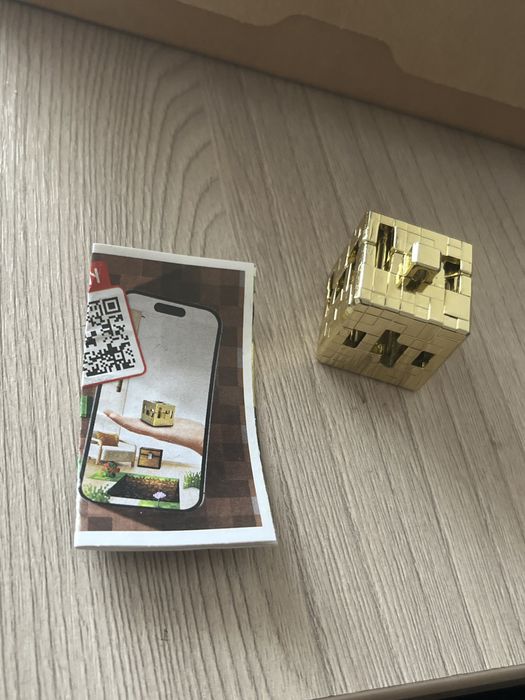 продам редкий блок. киндеры майнкрафт