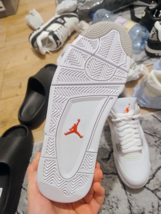 Jordan 4 frumoși