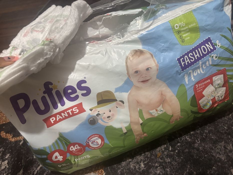 Vand pampers nr 4 , 31 de bucati si un sac cu haine fetite marimi de la 3 la 9 luni