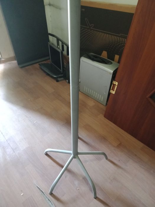 Продается вешалка железная