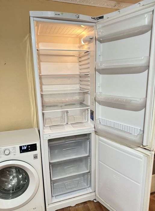 Холодильник Indesit стиралка LG