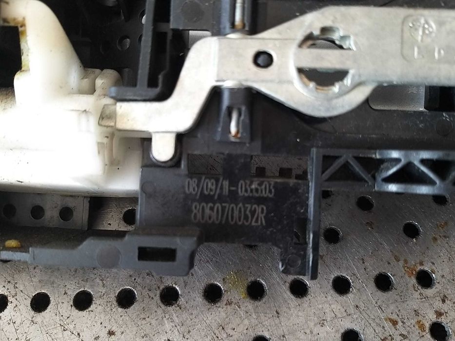 Maner usa stanga spate renault megane 3 break 806070032r