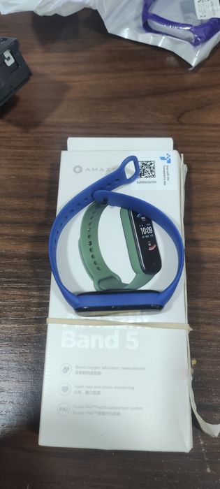 Mi band 5 и 7. 5 в среднем состоянии, 7 в отличном состоянии.