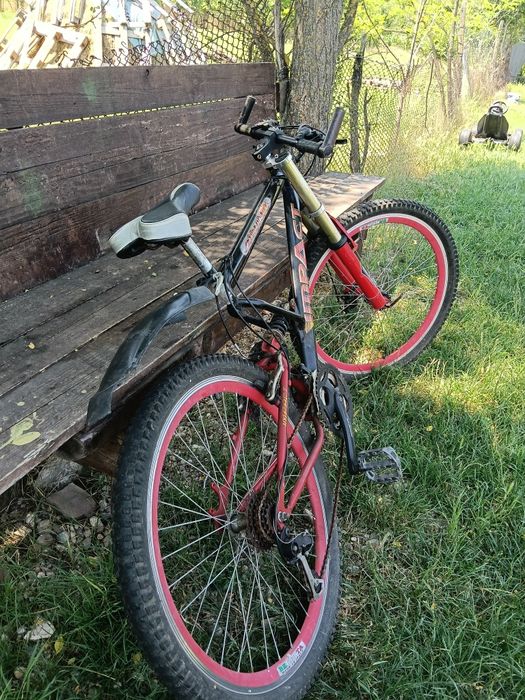 Vând bicicletă cu suspensie