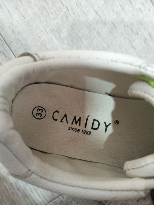 Продам белые кеды.