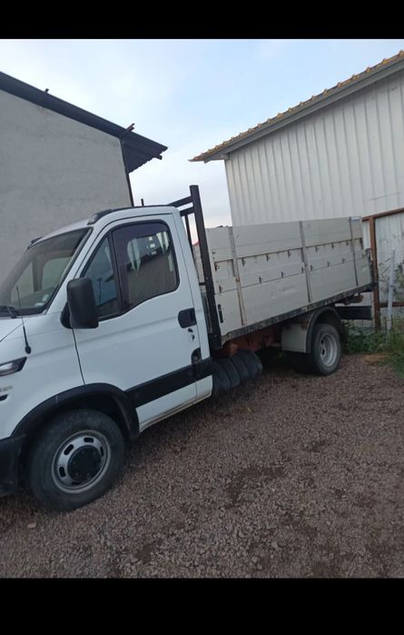 продавам лек автомобил Мерцедес А класа  в добро техническо състояние