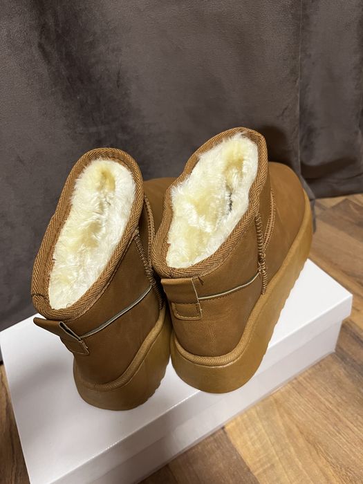 Incaltaminte tip UGG