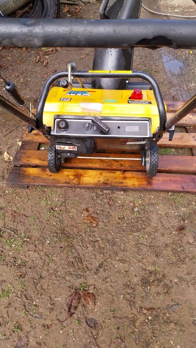 Бензинов снегорин 2тактов