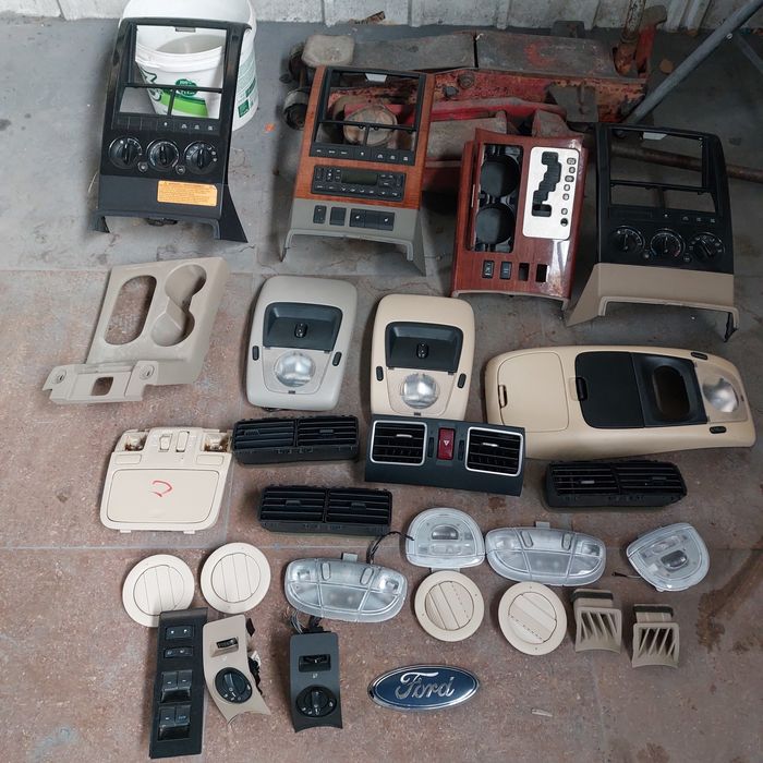 Панели салона на Ford Explorer, edge.