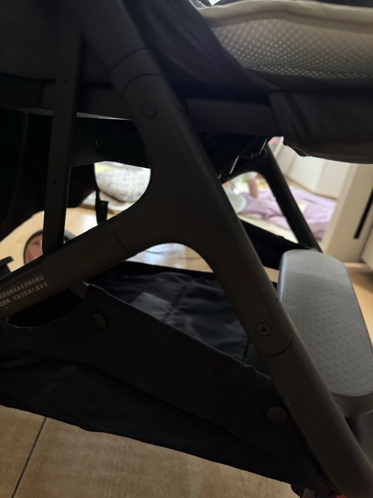 Продам коляску розовую