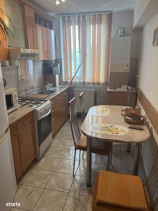 Apartament de vânzare 3 camere , zona Decebal