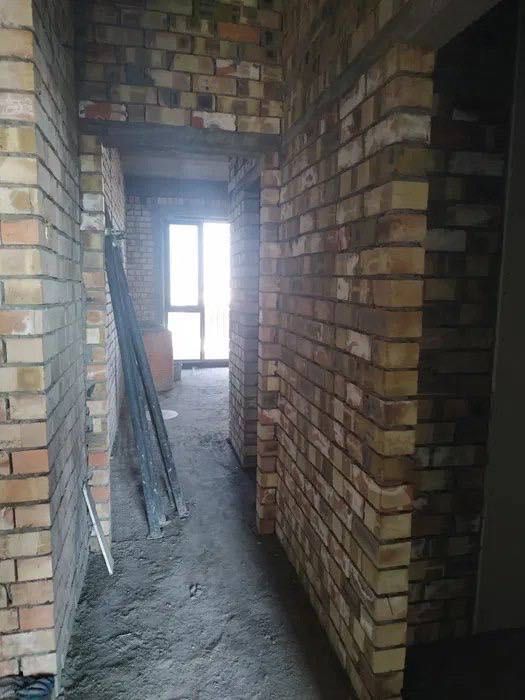 Wiston Продается 2 комнатаная квартира коробка  ул.Ниезбек Йули