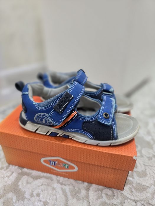 Кроссовки 32р и сандали 30р