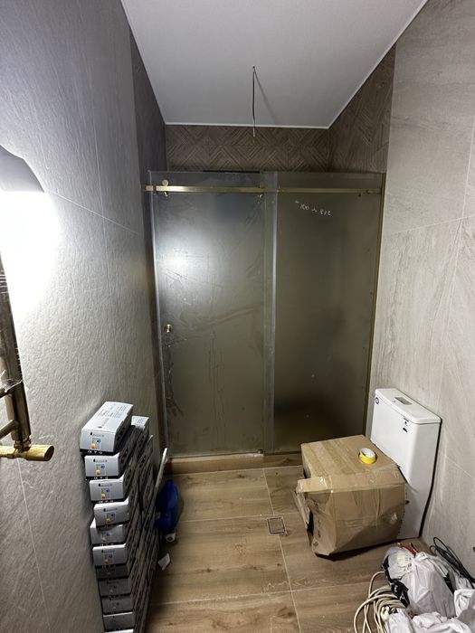 Стеклянные душевые кабинки и перегородки