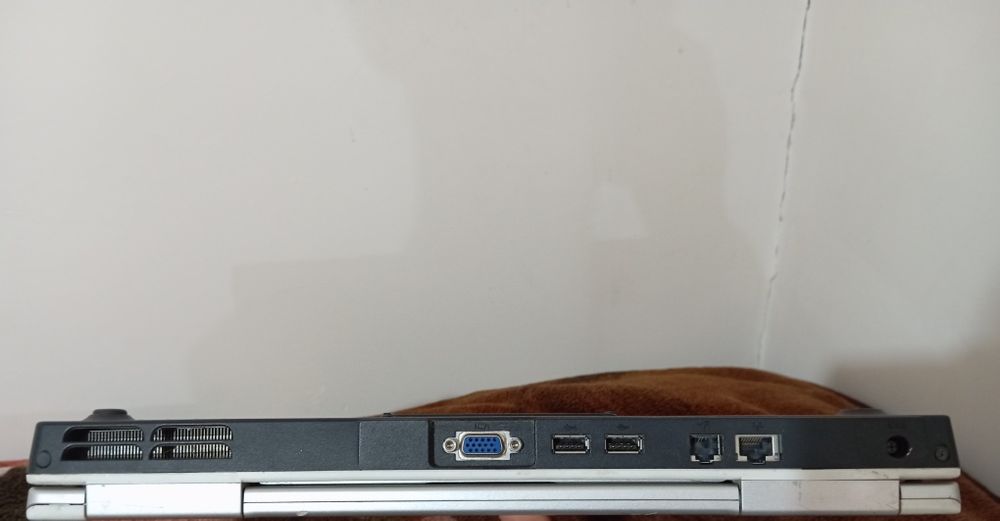 Noutbuk DELL Inspiron 1501