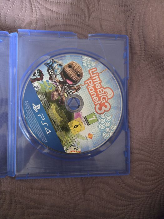 Vand jocuri ps4 in stare buna
