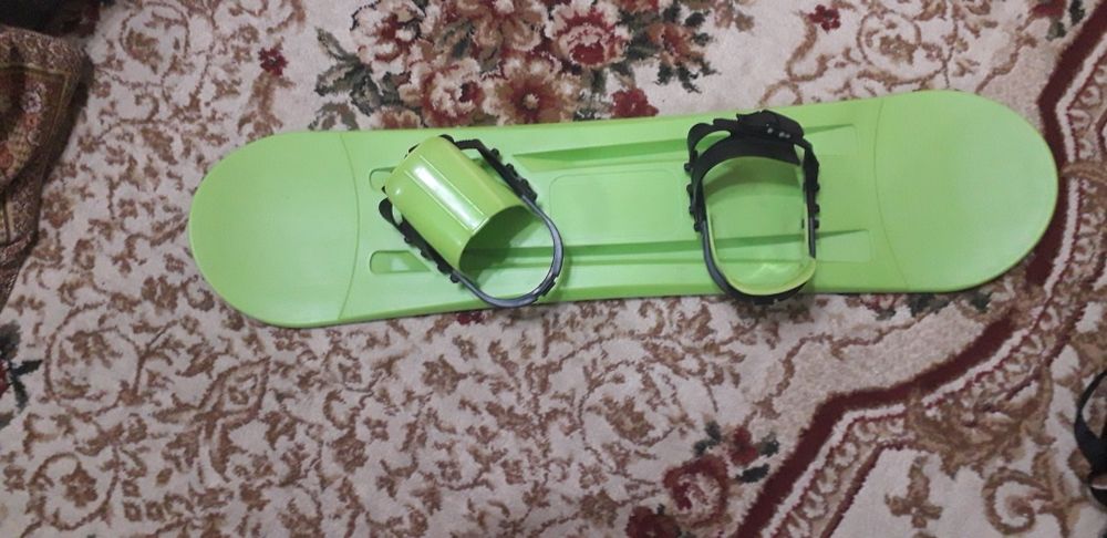 Лыжный сноуборд.